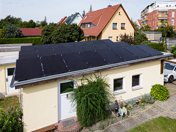 9,9 kWp SolarAnlage auf Doppelgarage in Coswig - mit Stromspeicher